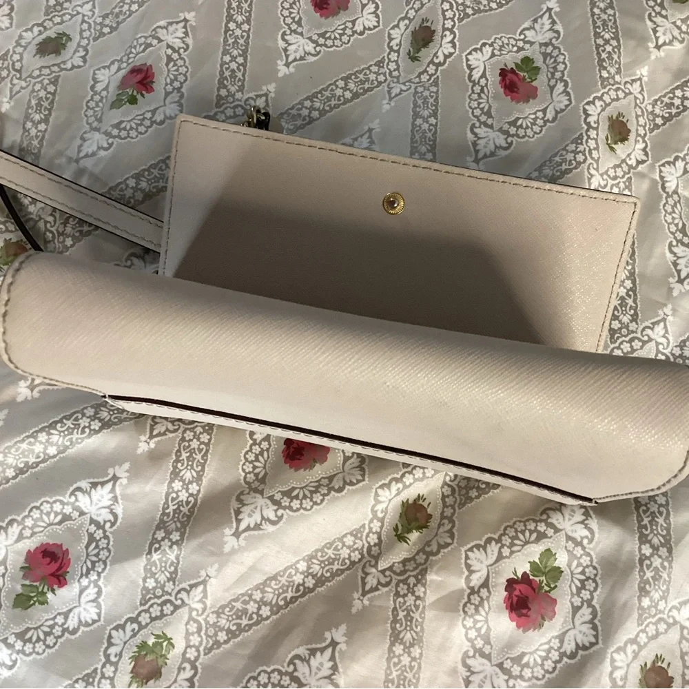 Kate Spade Beige Crossbody Bag with Gold Chain - Picture 11 of 14